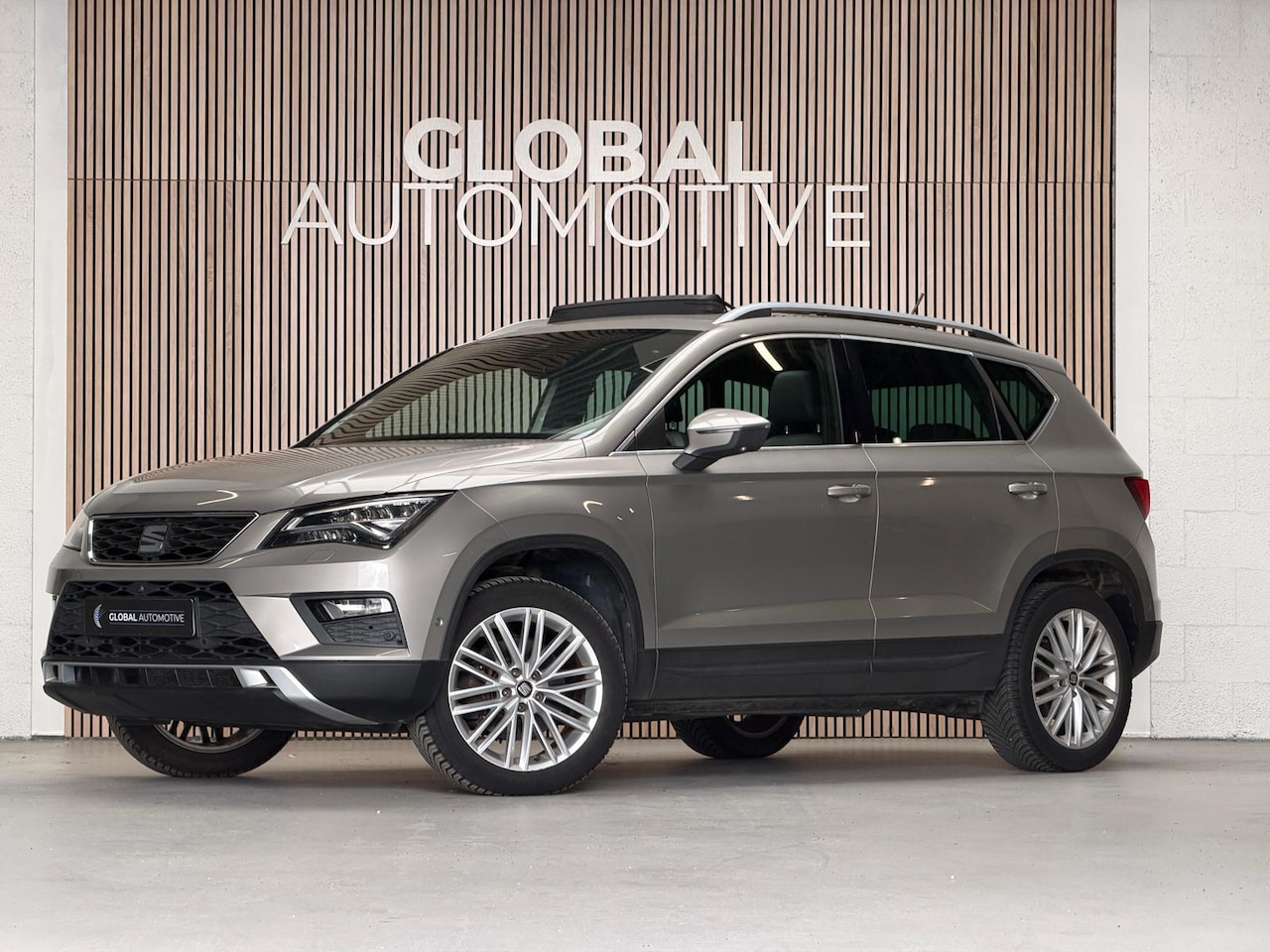 SEAT Ateca - 1.4 EcoTSI Xcellence - PANORAMADAK - TREKHAAK - 360 CAMERA - AutoWereld.nl