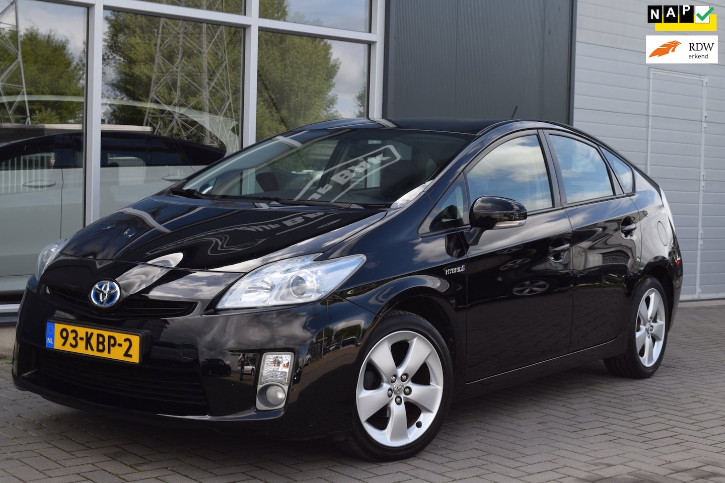 Toyota Prius - 1.8 Aspiration | Clima | Cruise | NAP + APK 5-2027 - AutoWereld.nl