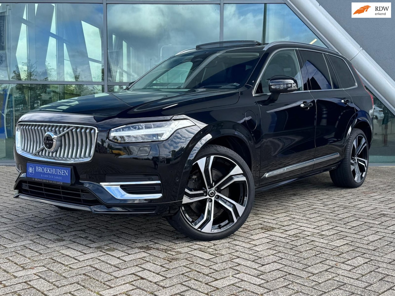 Volvo XC90 - 2.0 T8 Recharge AWD Ultimate Bright 455pk Luchtvering / Massage Stoelen / 22 Inc Velgen - AutoWereld.nl