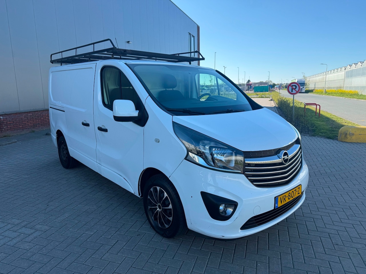 Opel Vivaro - 1.6 CDTI L1H1 Sport EcoFlex AIRCO. 6BAK WIT 2015 - AutoWereld.nl