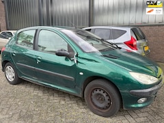 Peugeot 206 - 1.4 Gentry 5drs AUTOMAAT | AIRCO | ELEKTR PACK | NAP