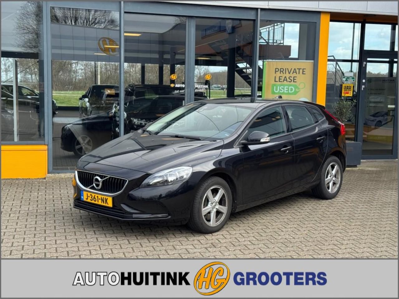 Volvo V40 - 1.5 T2 Momentum - stoelverwarming - camera - navi - sensoren - AutoWereld.nl