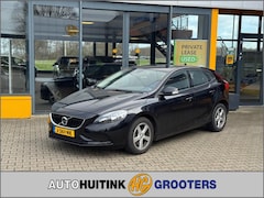 Volvo V40 - 1.5 T2 Momentum - stoelverwarming - camera - navi - sensoren