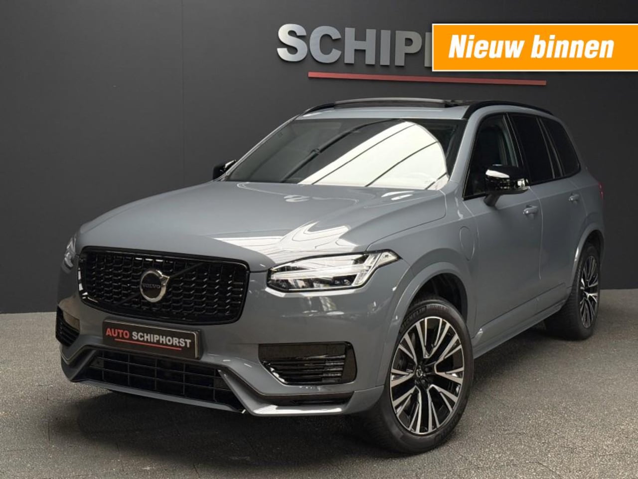 Volvo XC90 - T8 Hybride long range Plus Dark THUNDER GREY 7 Zits All Black trekhaak 455pk 360 camera - AutoWereld.nl