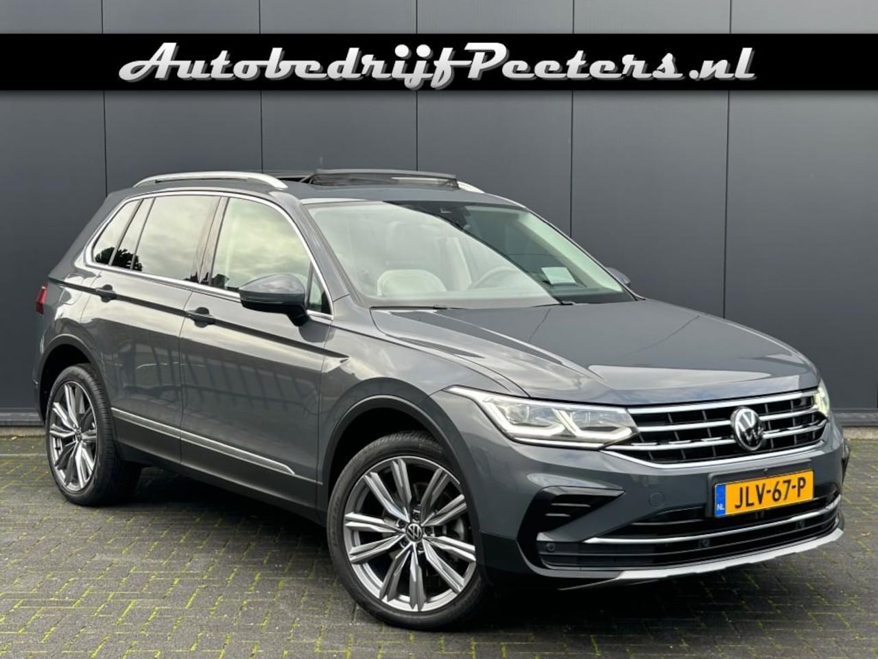 Volkswagen Tiguan - 1.4 TSI Hybrid Pano ACC HUD Leder V-cockpit IQ-Light Camera e.Trekhaak - AutoWereld.nl