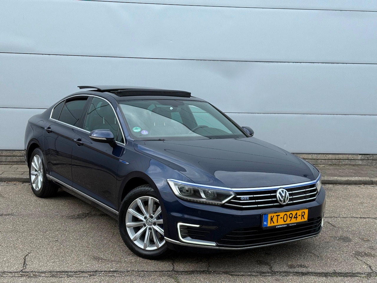 Volkswagen Passat - 1.4 TSI GTE (bj Dec-2016) XENON|PANO|LEER|NETTE STAAT - AutoWereld.nl