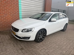 Volvo V60 - 2.4 D5 Twin Engine R-Design Bj:2015 NAP