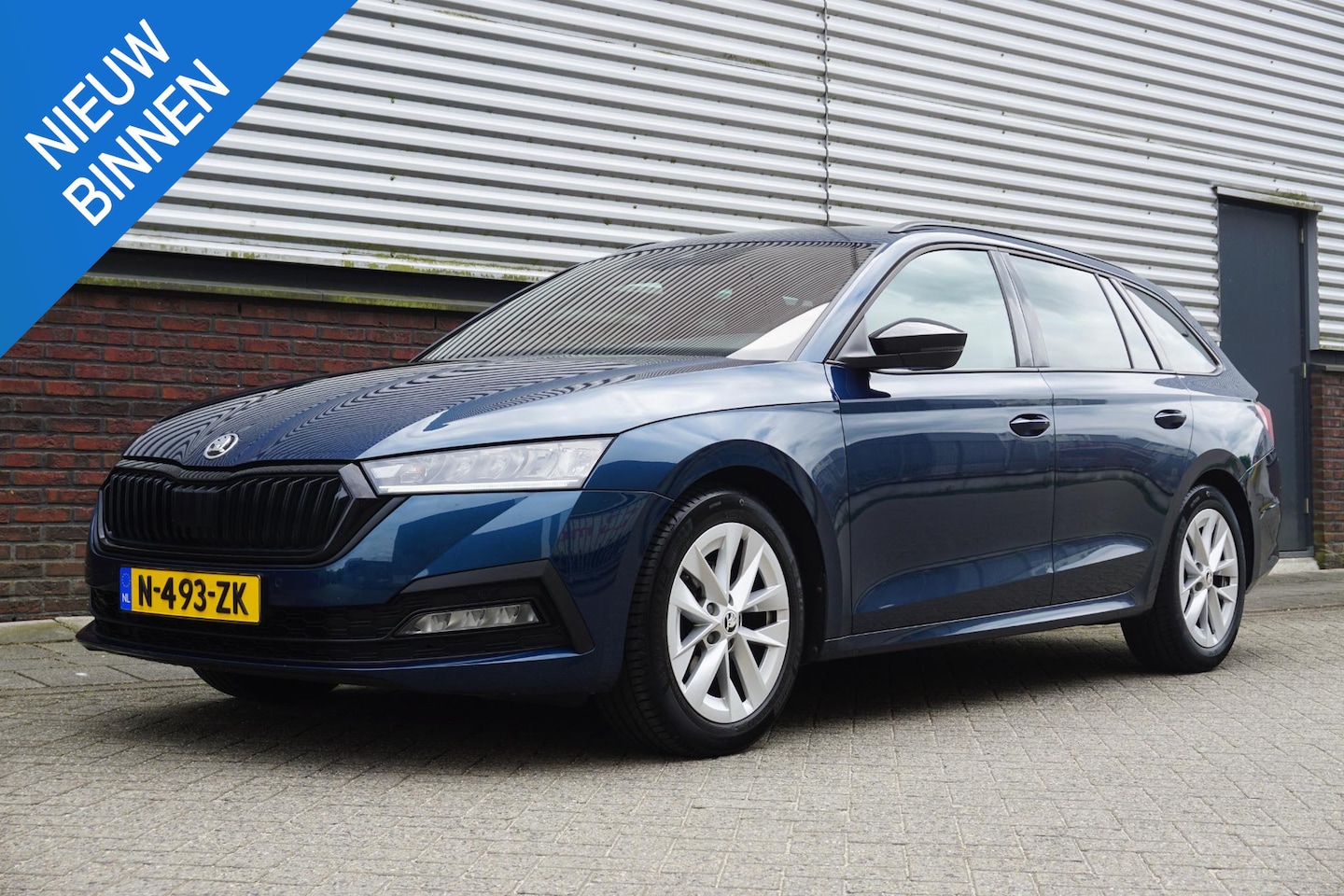 Skoda Octavia Combi - 1.0 e-TSI Sport Business/Trekhaak/Digitaal Dashb./ Stuur en stoelverwarming. - AutoWereld.nl