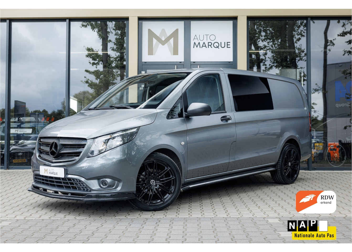Mercedes-Benz Vito - 116 CDI Lang DC Aut. 164PK | Comfort | 20" LM Velgen | Navigatie | Cruise Control | Maxton - AutoWereld.nl