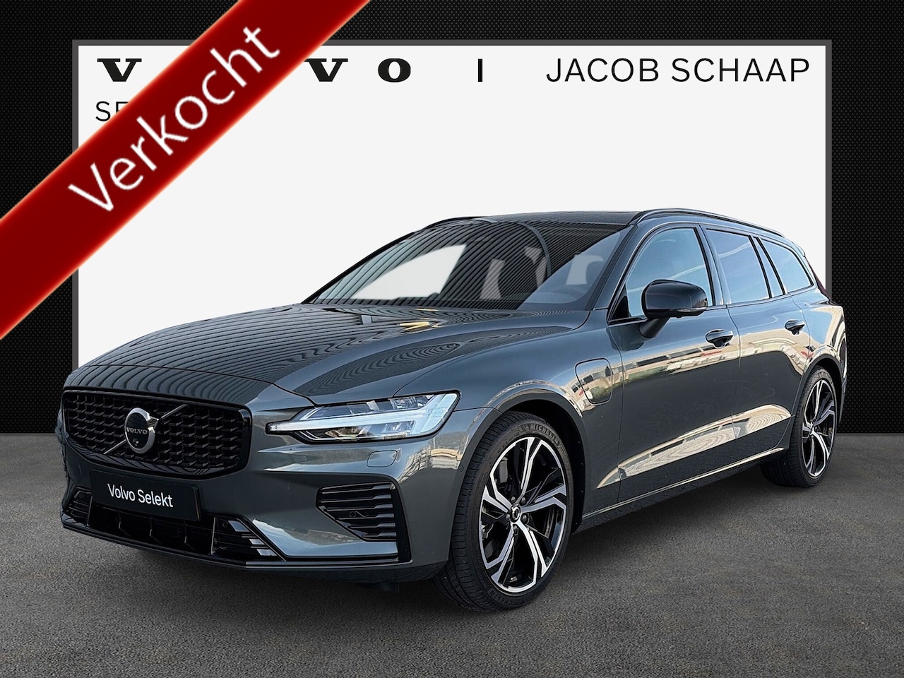 Volvo V60 - T6 Plug-in hybrid AWD Ultra Dark / Massage / B&W audio / Stoelventilatie / Panoramadak / - AutoWereld.nl