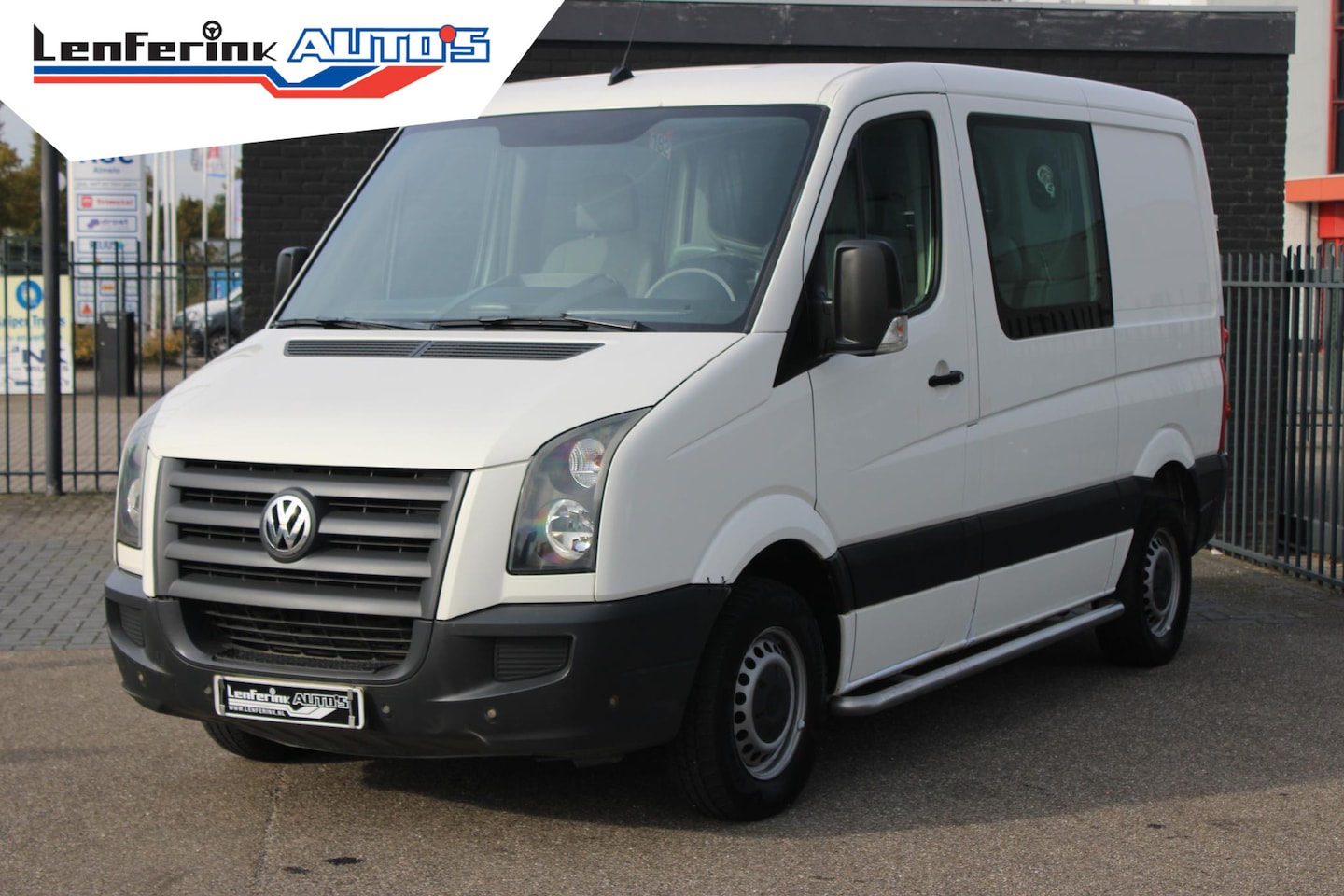 Volkswagen Crafter - 2.5 TDI 136 pk Dubbel Cabine L1 Airco, Trekhaak Cruise Control, Sidebars, Youngtimer, 6-Zi - AutoWereld.nl