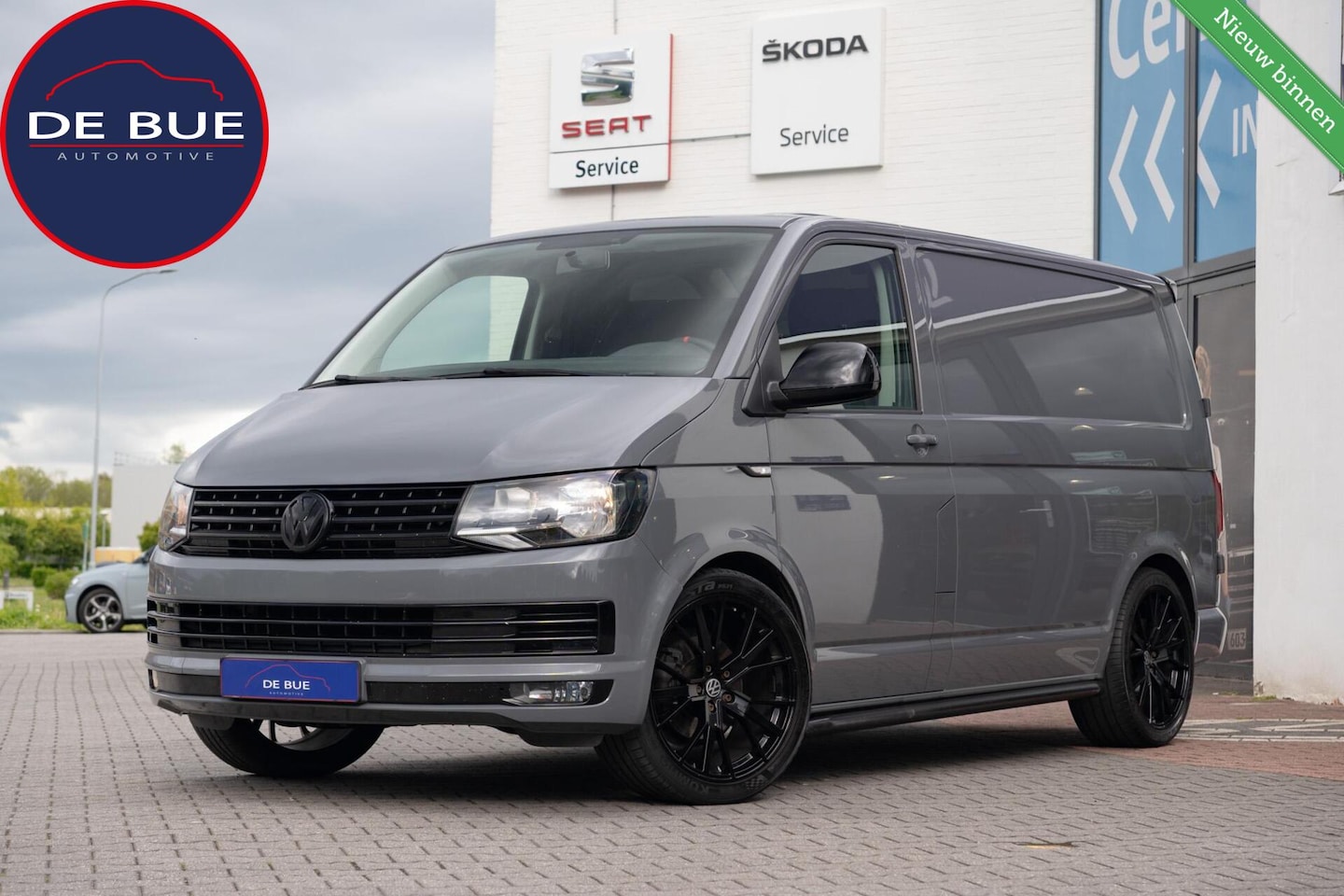 Volkswagen Transporter - T6 2.0 TDI L1H1 Highline|Nardo Grey|CarPlay|Trekhaak|BTW|Perfect Onderhouden - AutoWereld.nl