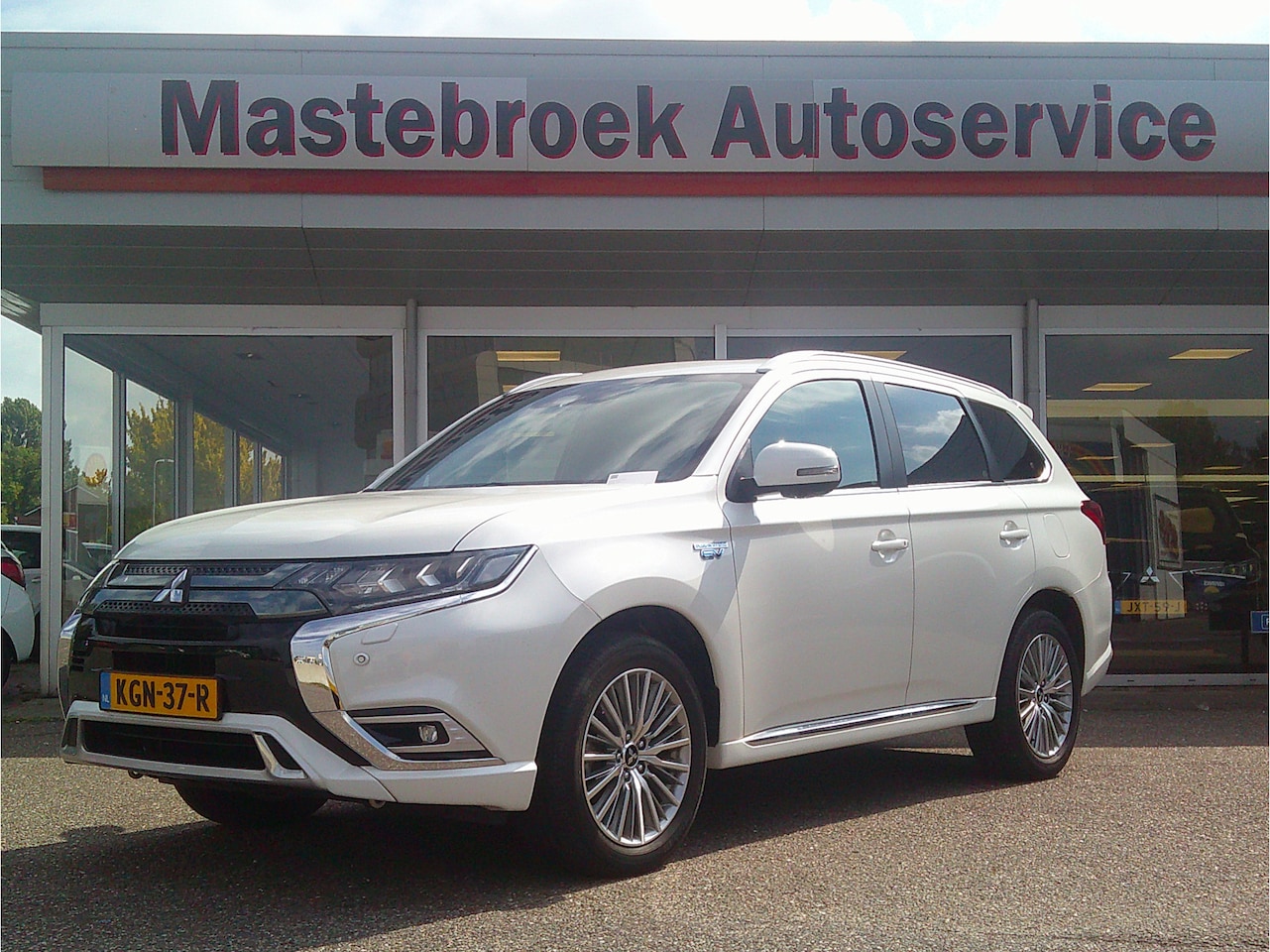 Mitsubishi Outlander - 2.4 PHEV Instyle Staat in Hardenberg - AutoWereld.nl