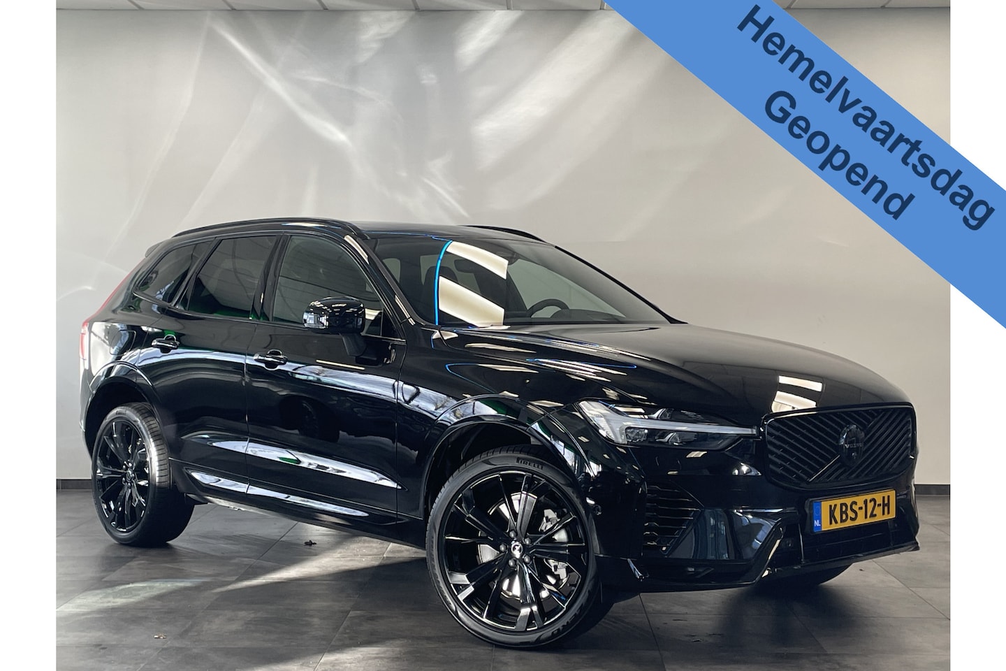 Volvo XC60 - 2.0 T8 Plug-in hybrid AWD Ultra Black Edition Luchtvering Harman & Kardon * Hemelvaartsdag - AutoWereld.nl