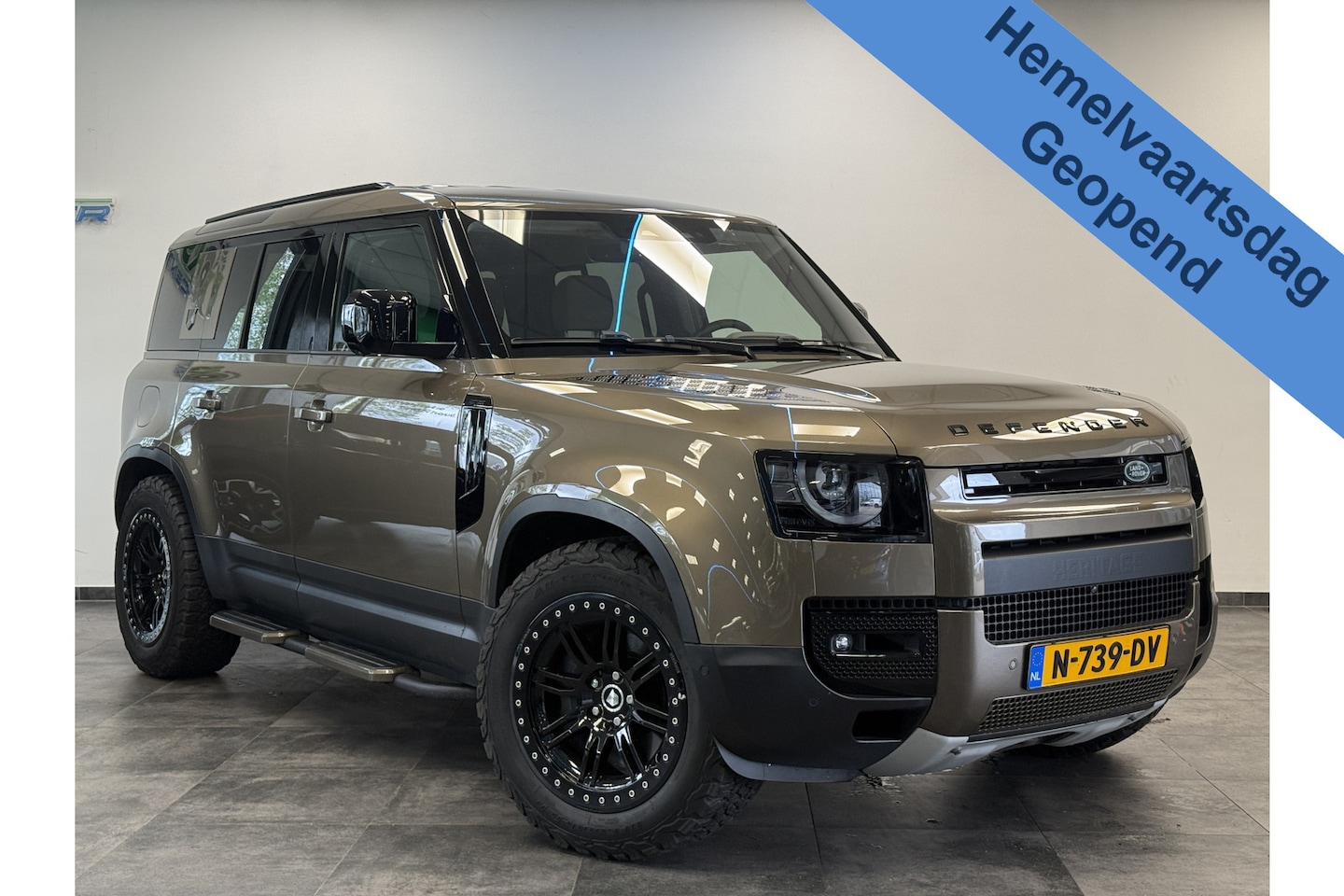 Land Rover Defender 110 - 2.0 P400e 110 Heritage Leder Full-led Navigatie * Hemelvaartsdag geopend van 12:00 tot 17: - AutoWereld.nl
