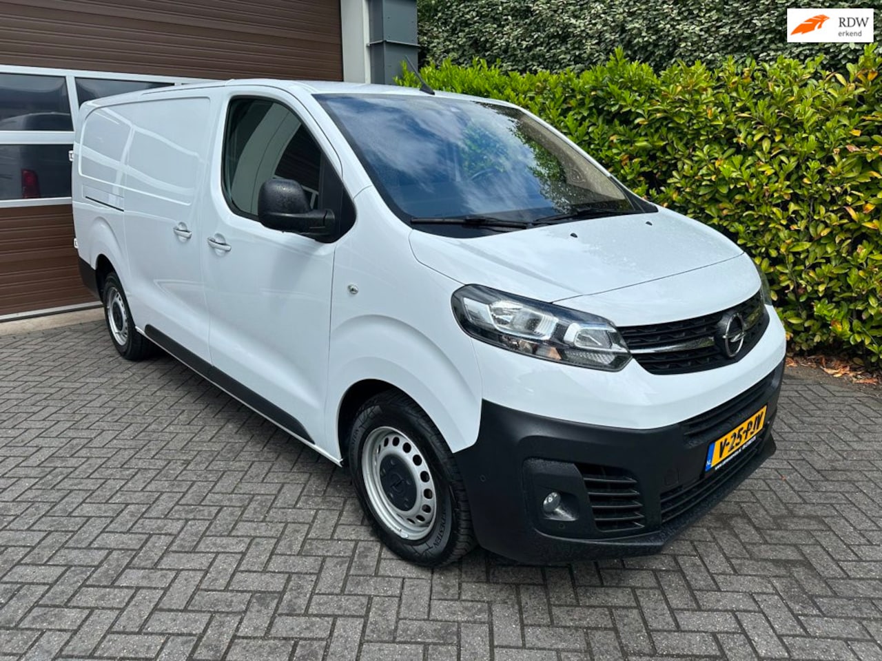 Opel Vivaro - 2.0 BlueHDi 145 L3 Automaat Trekhaak Adptive Cruisecontrole Achteruitrijcamera Standkachel - AutoWereld.nl