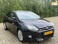 Ford Focus - 1.6 EcoBoost Titanium Start stop Airco cruis control stoelverwarming trekhaak parkeer sens