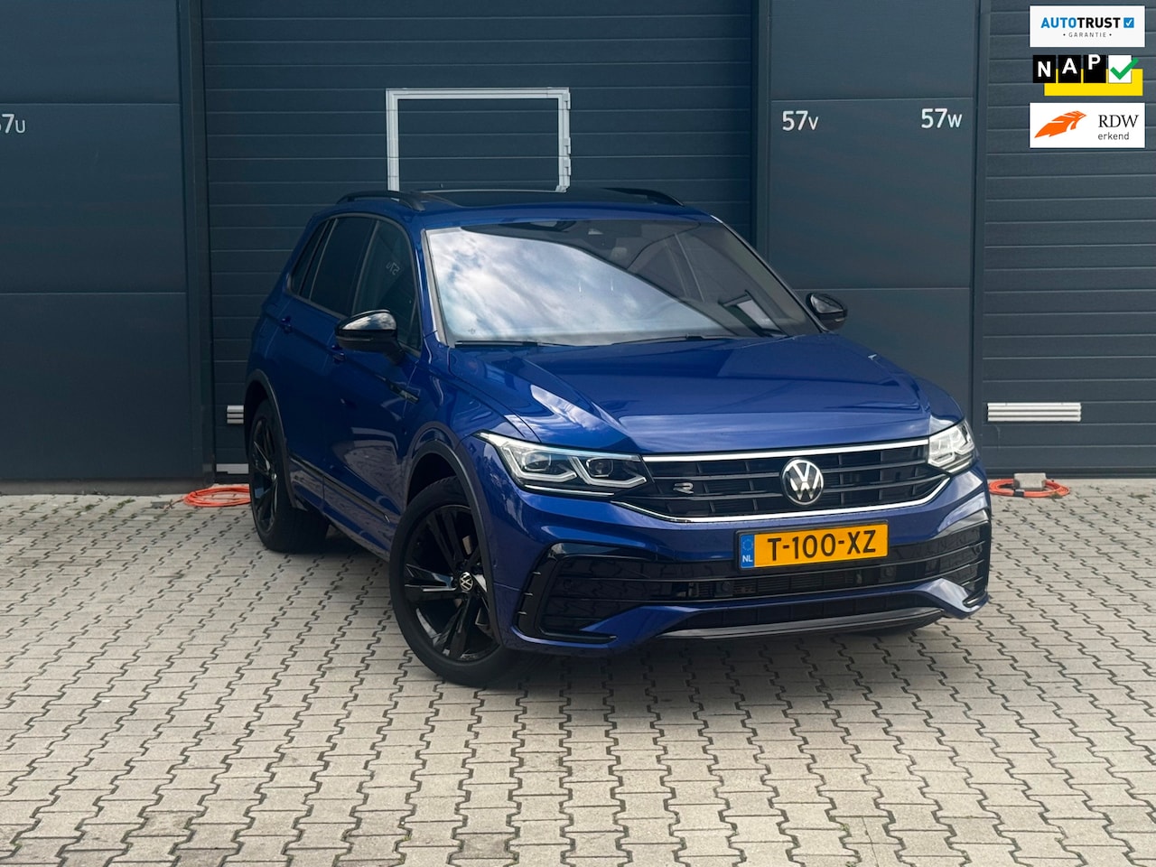 Volkswagen Tiguan - 1.5 TSI R-Line 1e eig. Pano. IQ. Sfeer. Cam. BTW. Bomvol - AutoWereld.nl