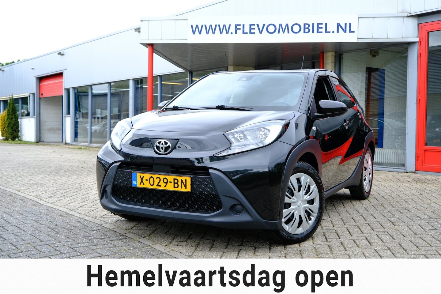 Toyota Aygo X - 1.0 VVT-i MT Play 5-drs Airco|1e Eig|Adapt.Cruise|CarPlay|Cam - AutoWereld.nl