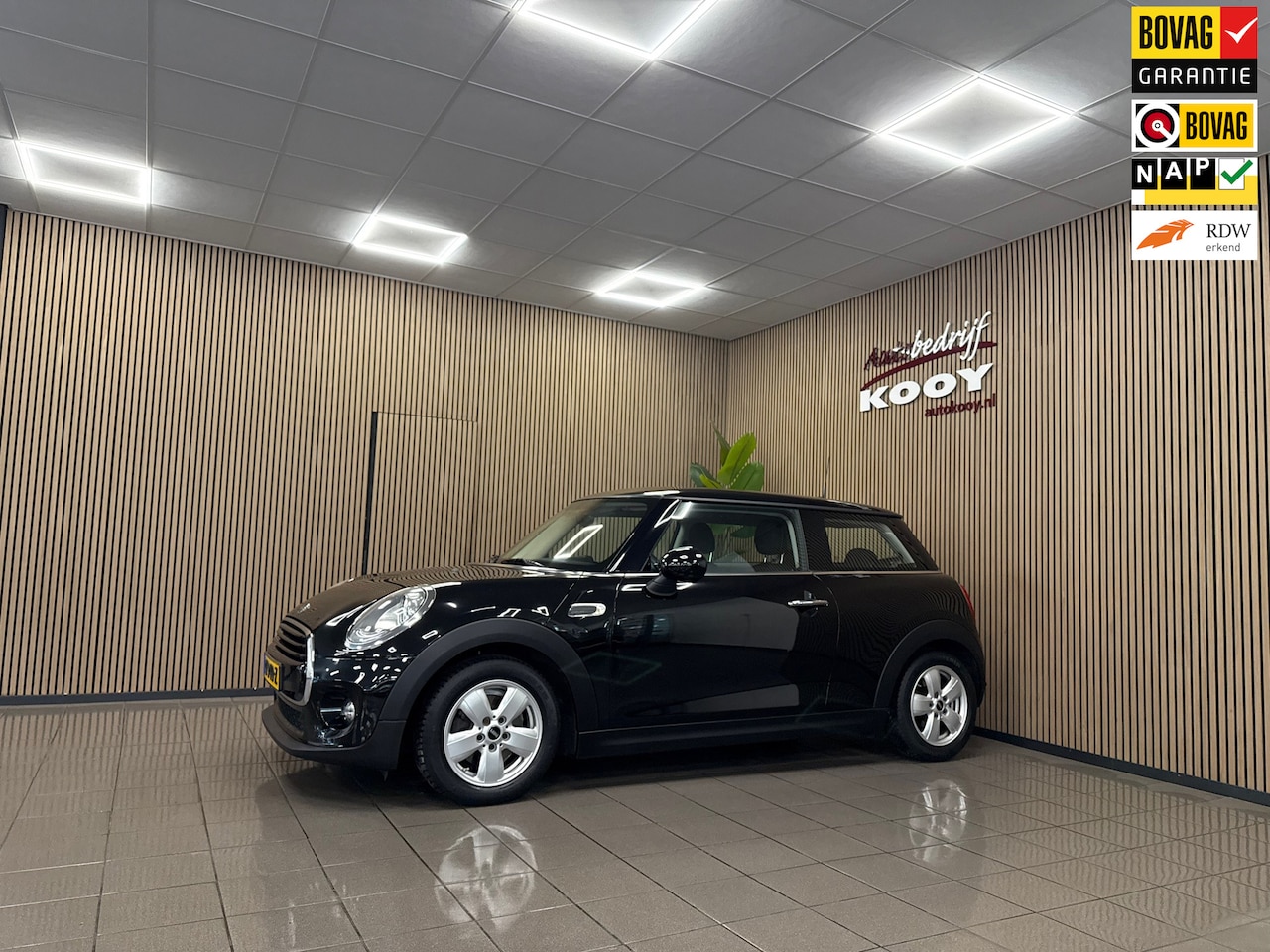 MINI Cooper - Mini 1.5 Business * Navigatie / Cruise control / LM Velgen / NL Auto * - AutoWereld.nl
