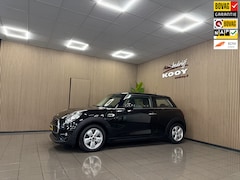 MINI Cooper - 1.5 Business * Navigatie / Cruise control / LM Velgen / NL Auto