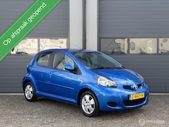 Toyota Aygo - 1.0-12V Dynamic Blue Uitvoering / 5DRS