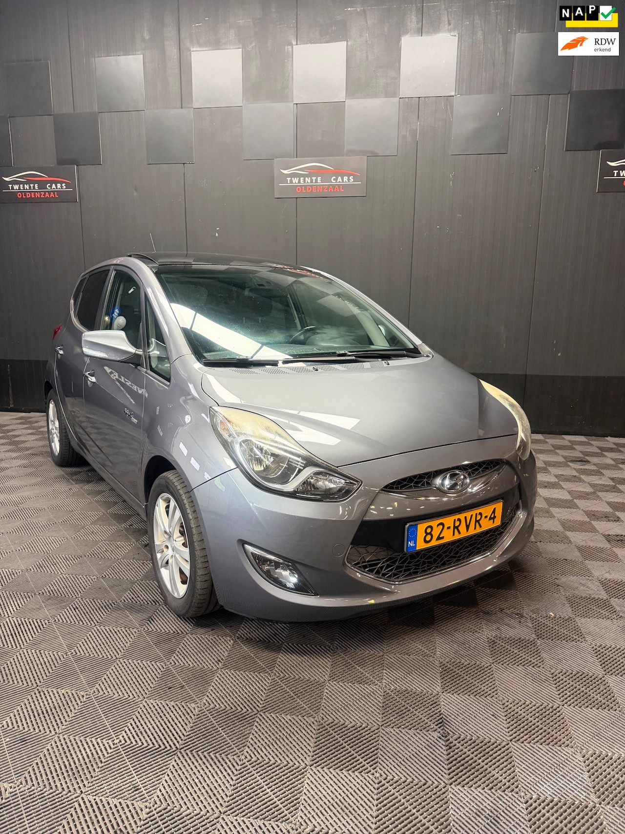 Hyundai ix20 - 1.6i i-Catcher | Pano | Camera | Leder | Navi | Cruise | - AutoWereld.nl