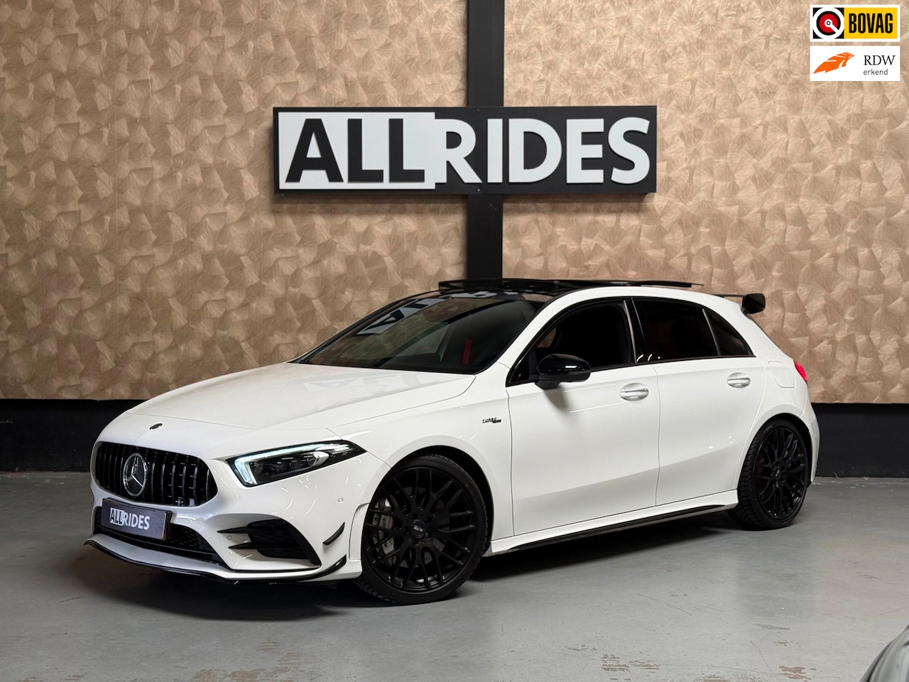Mercedes-Benz A-klasse - AMG 35 4MATIC Edition 1 | pano | Memory | Multibeam | 360 camera | Keyless | Sfeerverlicht - AutoWereld.nl
