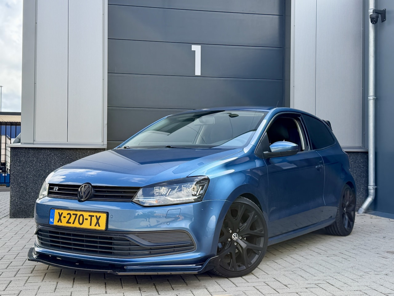 Volkswagen Polo - 1.2 TSI *R-Line Look* Nieuwe Distributie! / Spoilerpakket / PDC V&A / 17"LMV - AutoWereld.nl