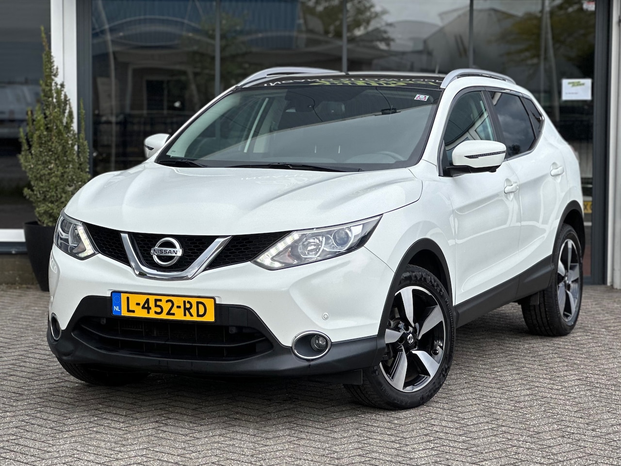 Nissan Qashqai - 1.2 N-Vision / Pano / 360 Camera / Lane assist - AutoWereld.nl