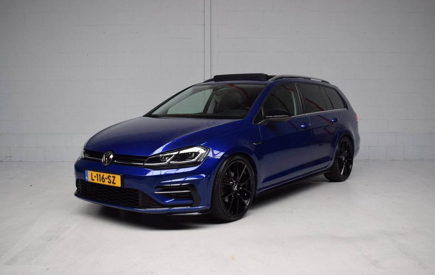 Volkswagen Golf Variant - 1.4 TSI R-LINE PANORAMADAK / VIRTUAL / CAMERA / 19INCH / CARPLAY / SFEERVERLICHTING / AFN. - AutoWereld.nl