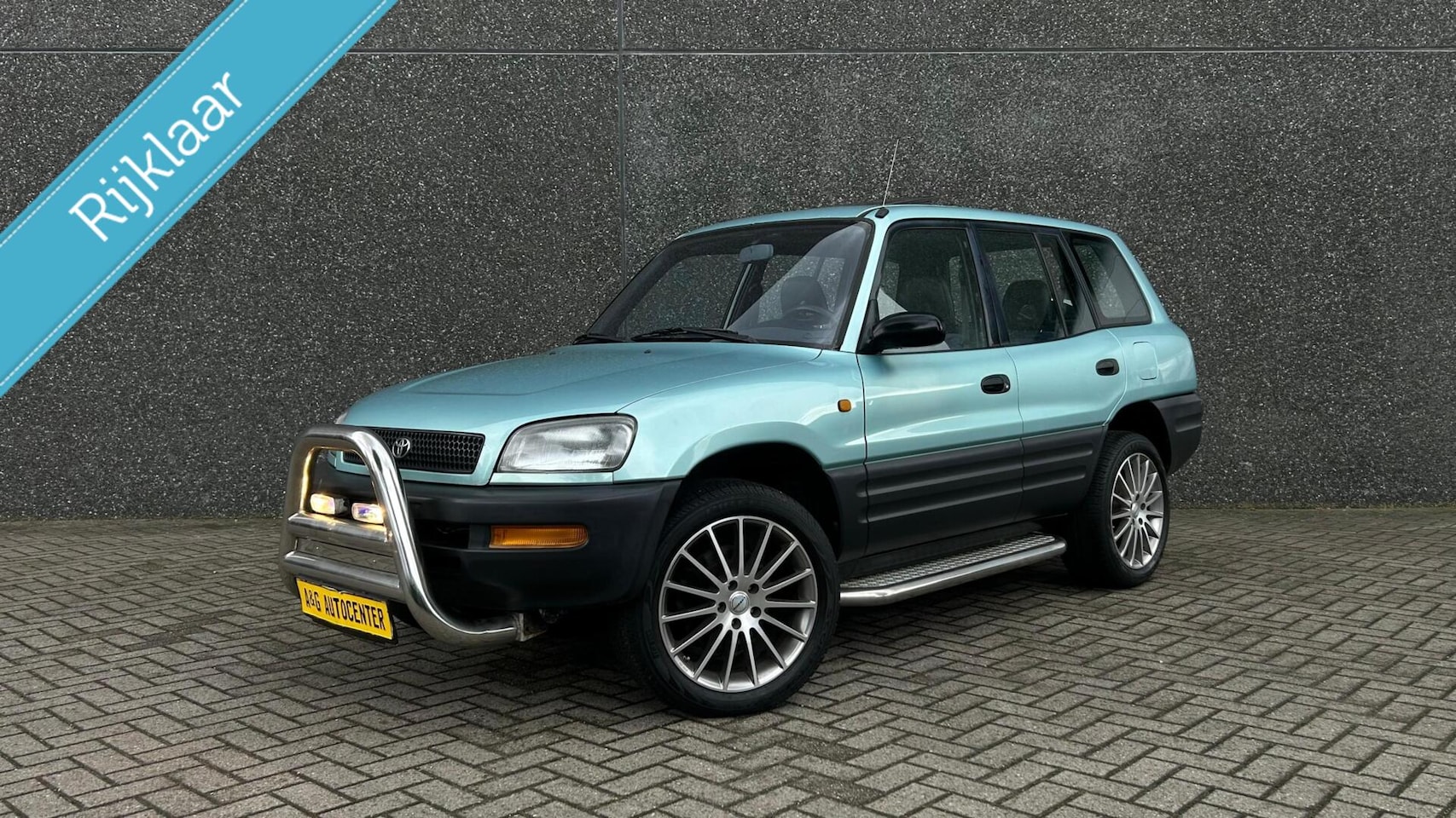 Toyota RAV4 - 2.0 4x4/1Eig/129PK/Schuifdak/18''/Trekhaak/Uniek - AutoWereld.nl
