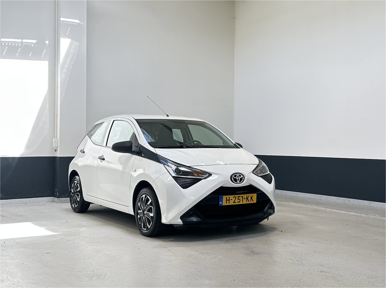 Toyota Aygo - 1.0 VVT-i x-fun| NL| 1 Eig | Airco| C.V | Bluetooth | - AutoWereld.nl