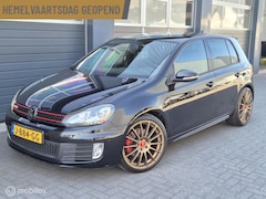 Volkswagen Golf - 2.0 GTI DSG | CARLPAY | SPORTUITLAAT | 19'' | NAVI | XENON | PDC |