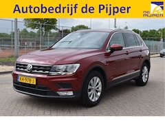 Volkswagen Tiguan - 1.4 TSI ACT Connected Series NL-Auto | Zelf nieuw geleverd | NAP | Boekjes