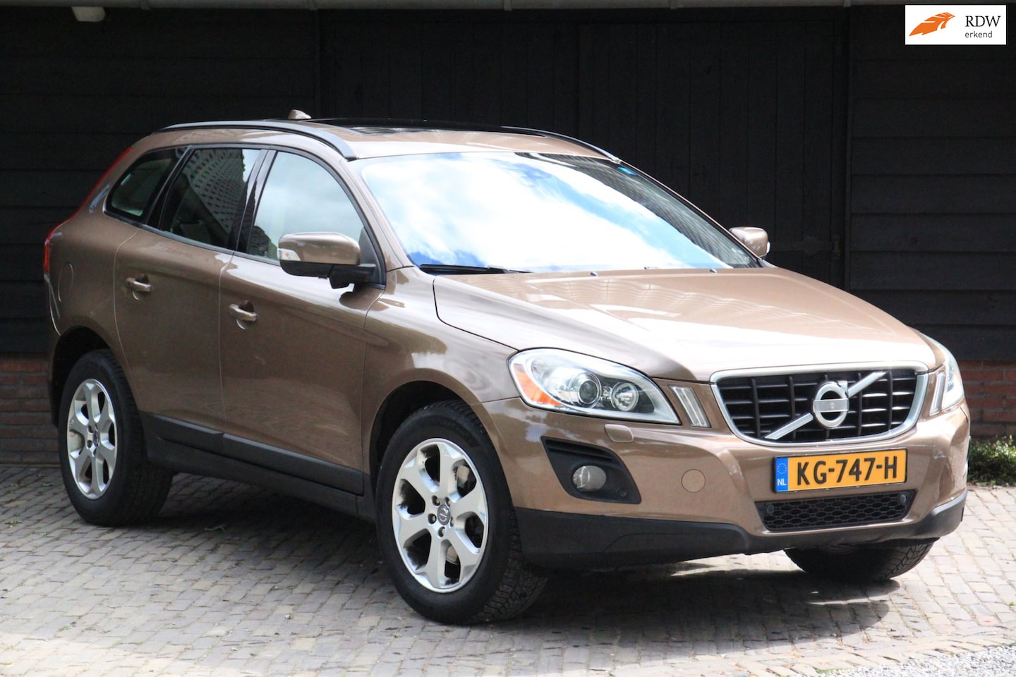 Volvo XC60 - 3.0 T6 AWD Momentum Panorama,Elek-dak/Xenon/Leer/Parkeersensor v,a - AutoWereld.nl