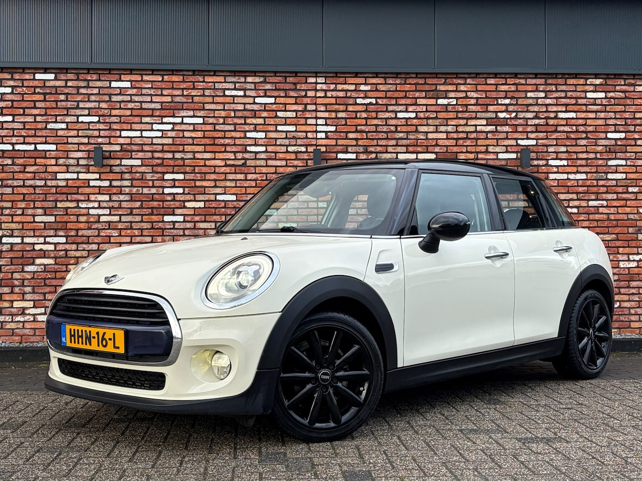 MINI Cooper - Mini 1.5 Chili Serious Business 5-Deurs Automaat Nav/Cruise Led Stoelverw Uitstraling! - AutoWereld.nl
