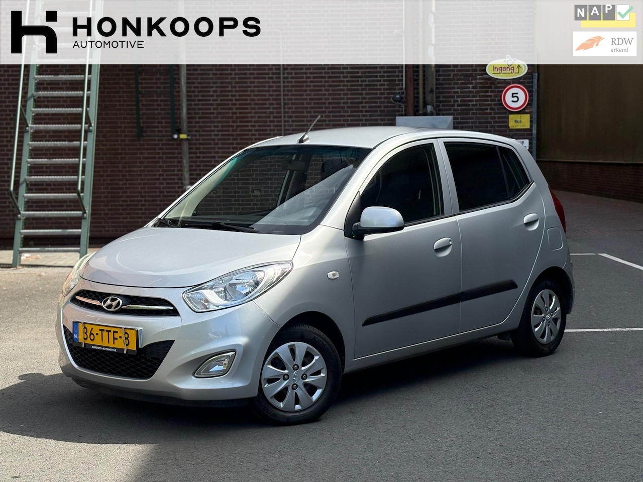 Hyundai i10 - NWE APK - Navigatie - Airco - Parkeersensoren - Top onderhouden - AutoWereld.nl