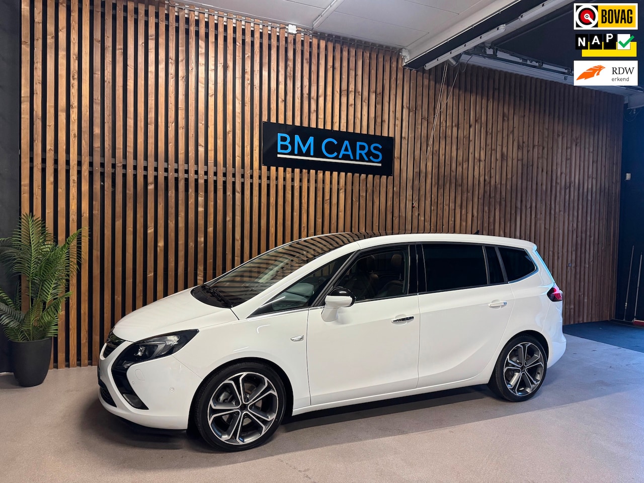 Opel Zafira Tourer - 2.0 CDTI Cosmo 7p. Pano, Leer, Navigatie - AutoWereld.nl