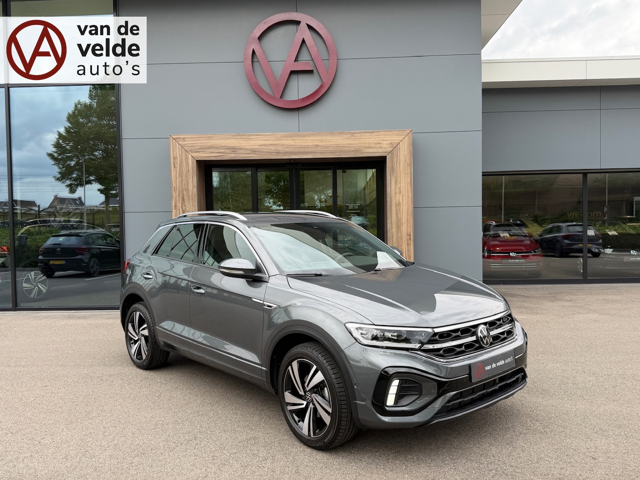 Volkswagen T-Roc - 1.5 TSI 150pk DSG R-Line | Camera | Keyless | Elek. Achterklep | Dode hoek | Rijklaar incl - AutoWereld.nl
