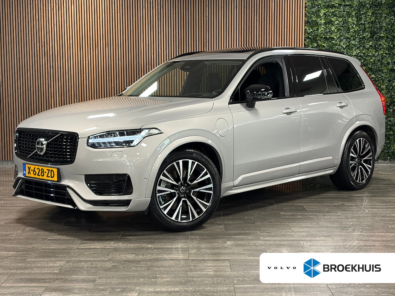 Volvo XC90 - T8 AWD Recharge Ultra Dark | Luchtvering | Trekhaak | 360 Camera | Head-Up Display | Harma - AutoWereld.nl