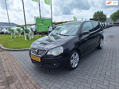 Volkswagen Polo - 1.4-16V Sportline / Nette auto / Nieuwe APK bij aflevering