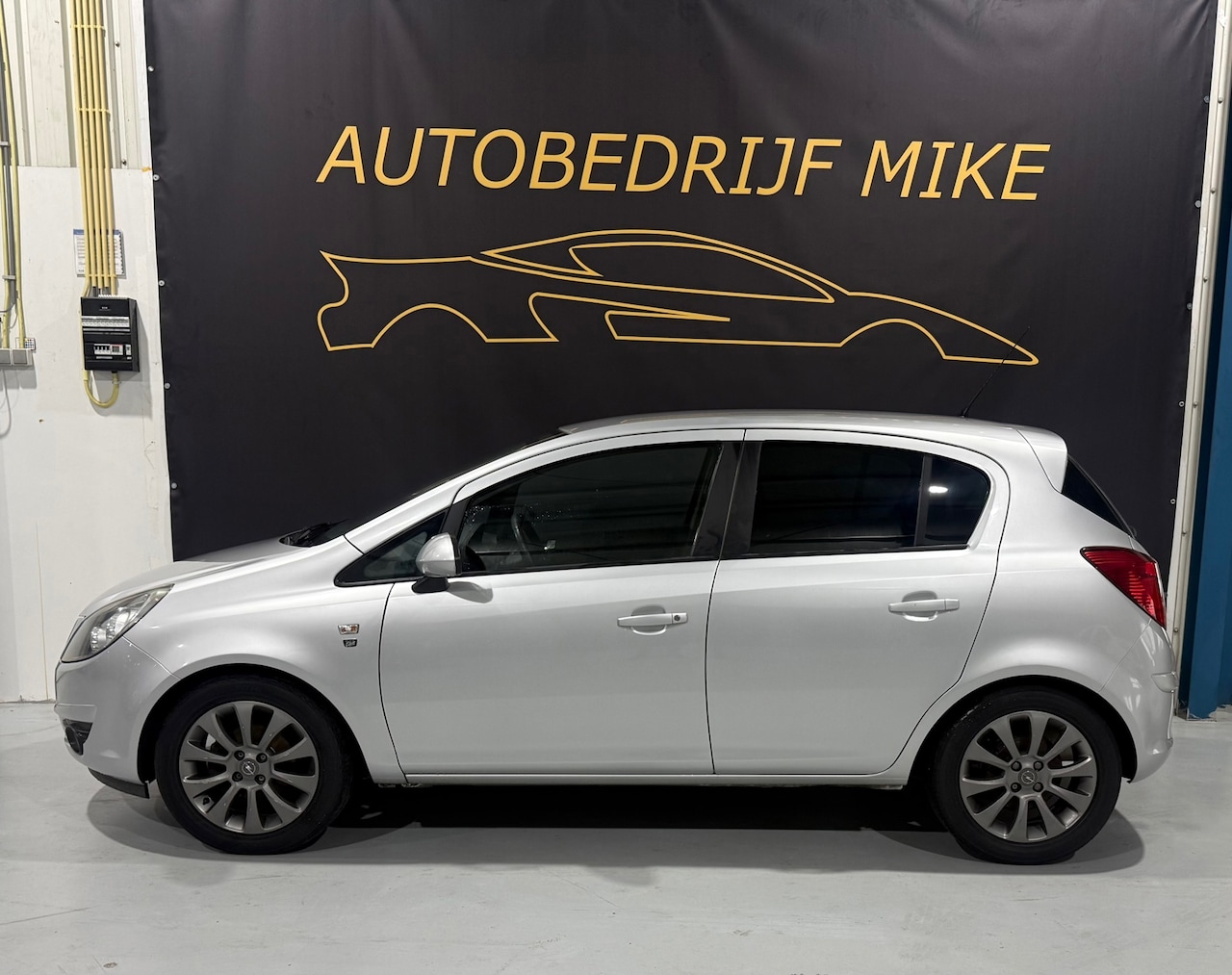 Opel Corsa - 1.2-16V '111' Edition 1.2-16V '111' Edition - AutoWereld.nl