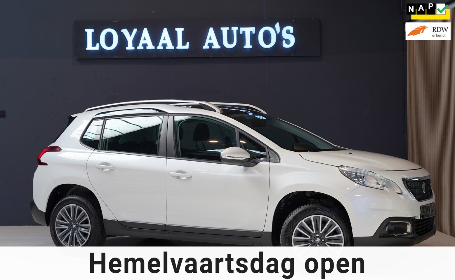 Peugeot 2008 - 1.2 PureTech Blue Lion | NAVI | GLAZEN-DAK | AIRCO | TREKHAAK | PDC | NAP | APK. - AutoWereld.nl