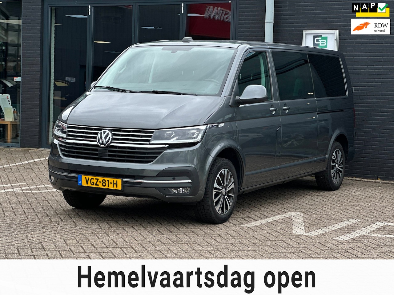Volkswagen Transporter - 2.0 TDI L2H1 30 DC/CARPLAY/DIGITAALKLOK/AUTOMAAT/NETTE TSTAAT!! - AutoWereld.nl
