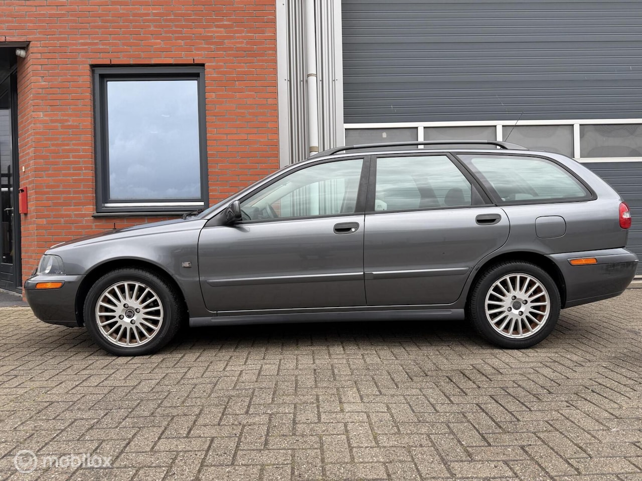 Volvo V40 - 1.8 Europa Nordic - 2e eig. - dealer onderh. - AutoWereld.nl