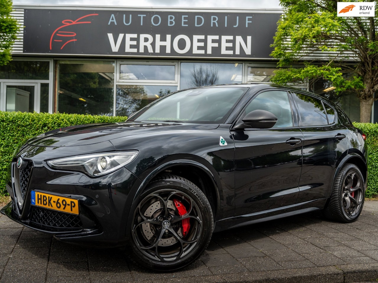 Alfa Romeo Stelvio - 2.9 V6 AWD Quadrifoglio - APPLE CARPLAY - STOEL / STUUR VERW - PARK CAMERA - DIST / LANE A - AutoWereld.nl