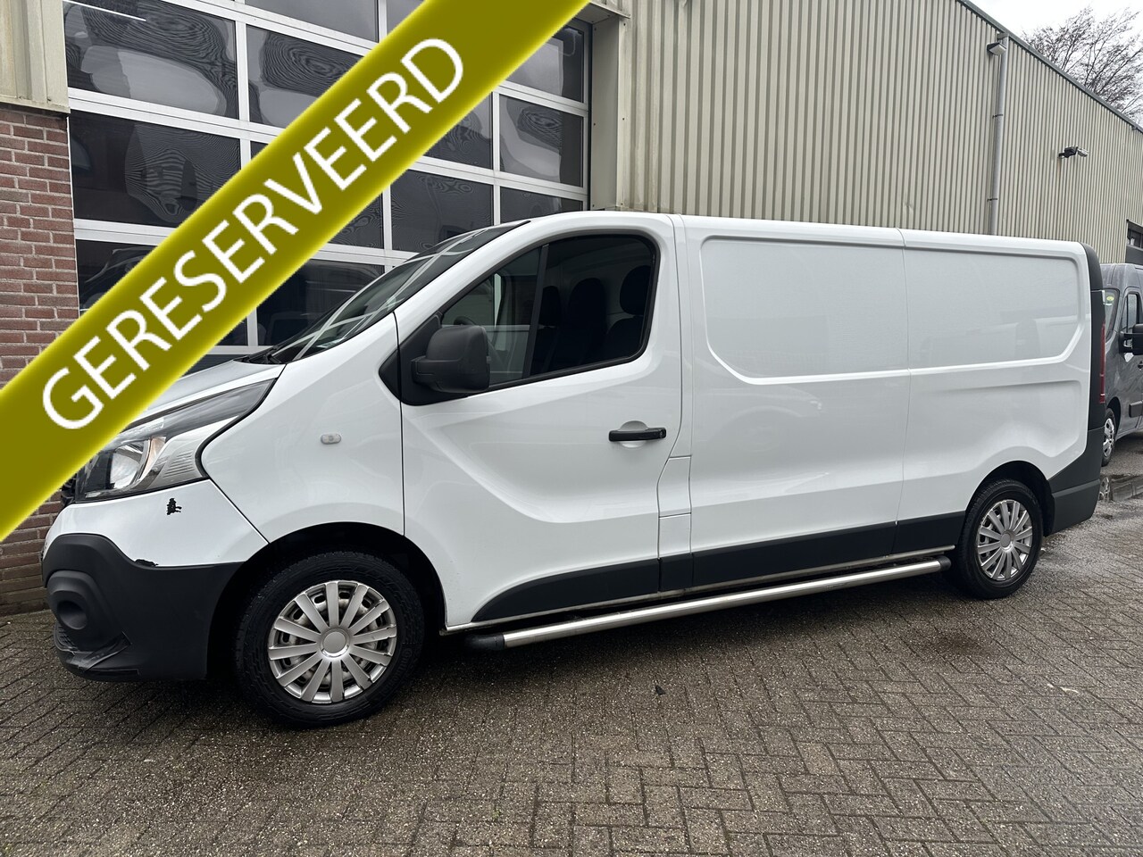 Renault Trafic - 1.6 dCi T29 L2H1 Airco,Navi,Trekh,Pdc 3 persoons - AutoWereld.nl