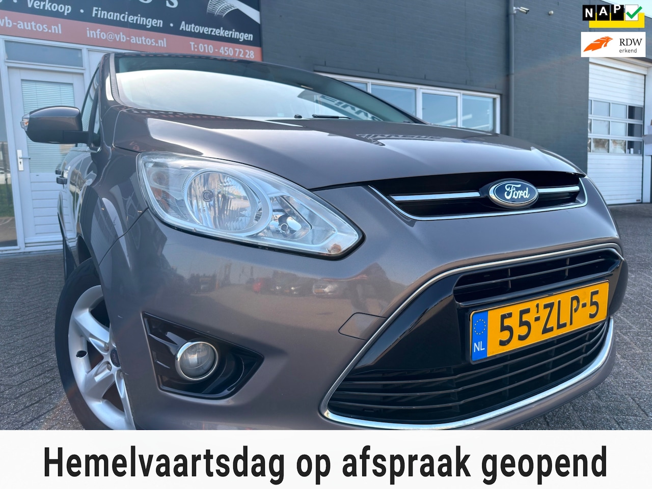 Ford C-Max - 1.6 EcoBoost Titanium van 2de Eig met parkeersensoren en trekhaak en navigatie en bluetoot - AutoWereld.nl