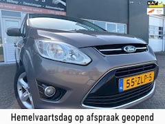 Ford C-Max - 1.6 EcoBoost Titanium van 2de Eig met parkeersensoren en trekhaak en navigatie en bluetoot